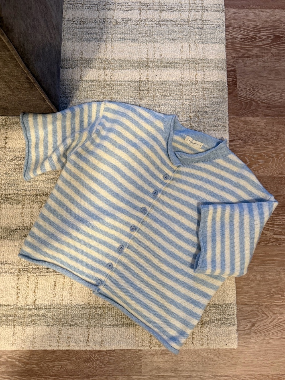 Short sleeve sweater